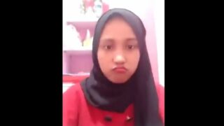 Cewe Berjilbab Bersensasi Main Bertiga Di Kosan Sama Temannya